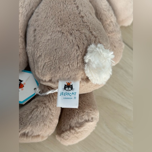 Jellycat Small Bashful Beige Bunny - Picture 6 of 9